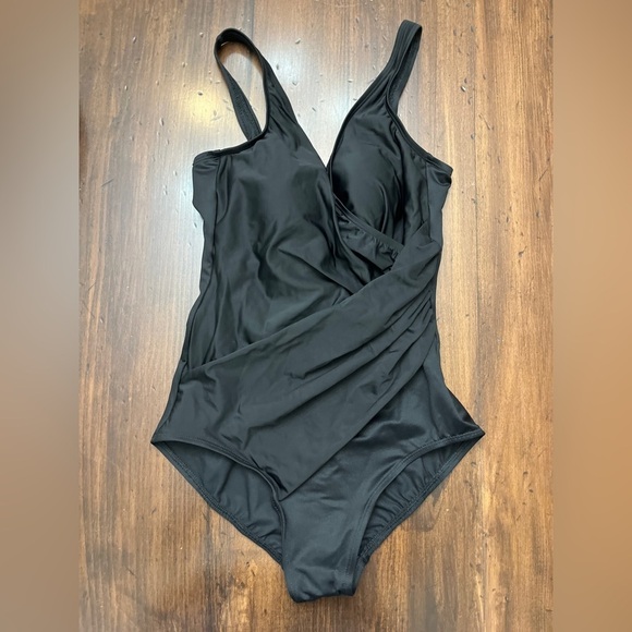 Miraclesuit Oceanus One Piece Size 10 Black Modest Slimming Beach Pool Cruise - Picture 3 of 16